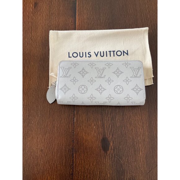 Louis Vuitton Mahina Beige Zippy Wallet Excellent Condition Box & Bag - Picture 2 of 13